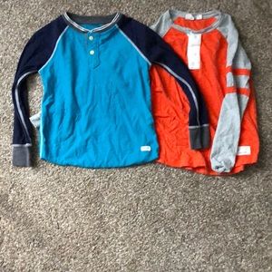 2 small gap shirts